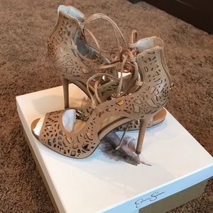 NWOTJessica Simpson Lace-Up Leather Pumps size 7.5